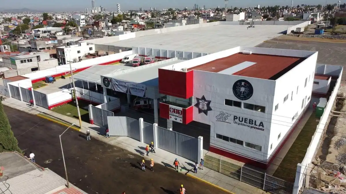 Sergio Salomón inaugura estación de bomberos al sur de la capital poblana