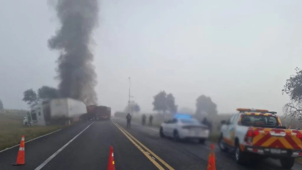 Se incendia pipa de gas LP en la autopista Amozoc-Perote