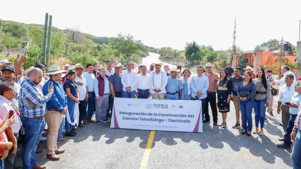 Sergio Salomón entrega obras viales y educativas en Tehuitzingo