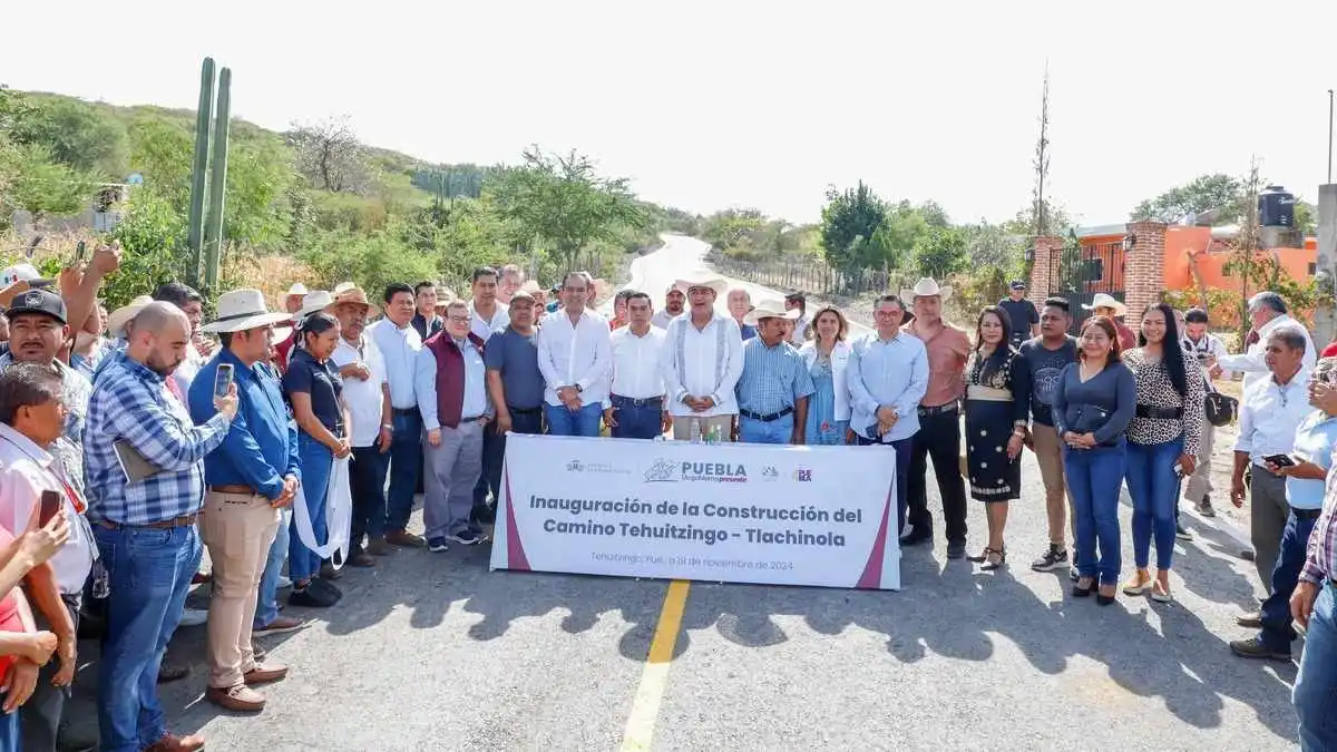 Sergio Salomón entrega obras viales y educativas en Tehuitzingo