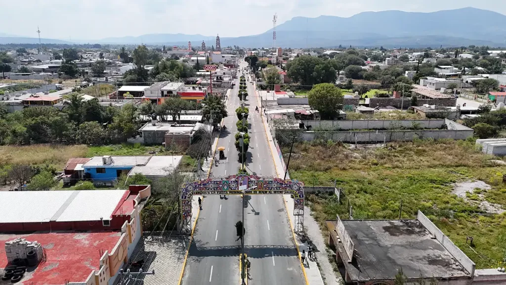 Sergio Salomón entrega obras en Atoyatempan y Huatlatlauca