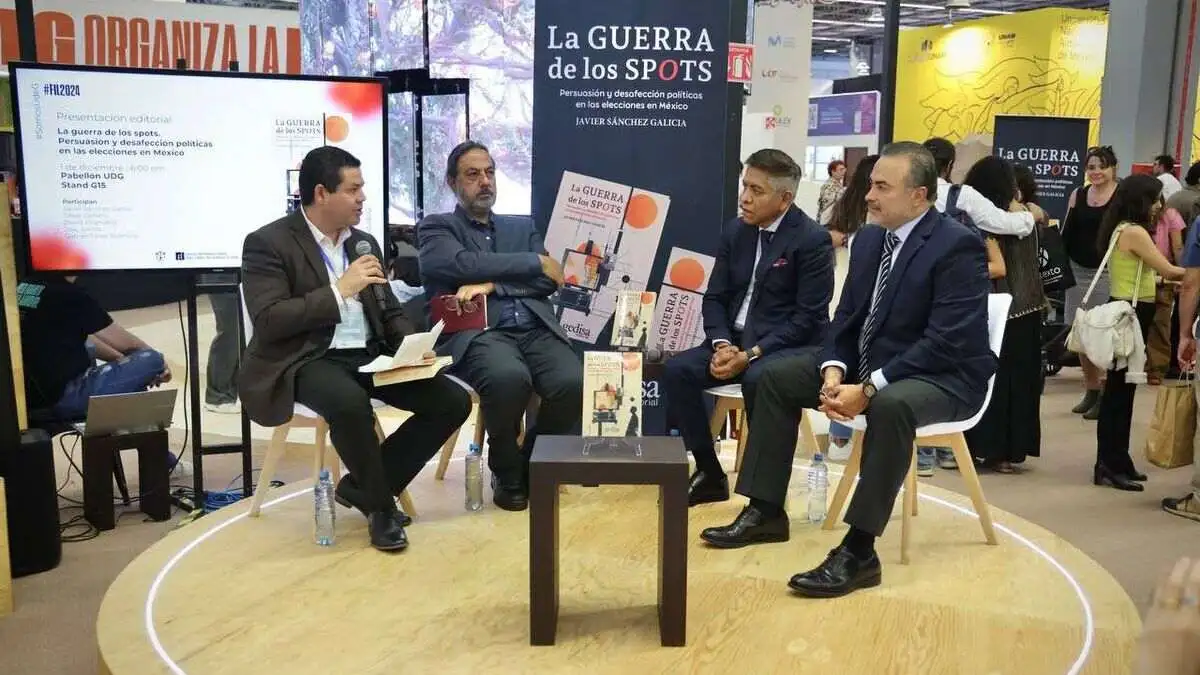 Javier Sánchez Galicia presentó libro “La guerra de los spots” en la FIL 2024 de Guadalajara