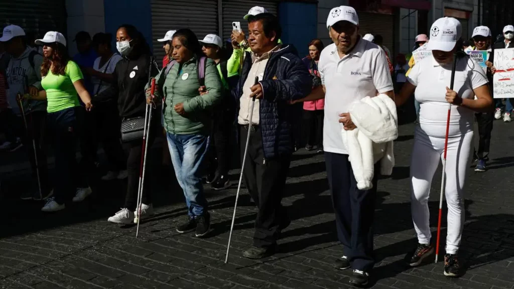 Marchan en Puebla por el Día Internacional de la Discapacidad