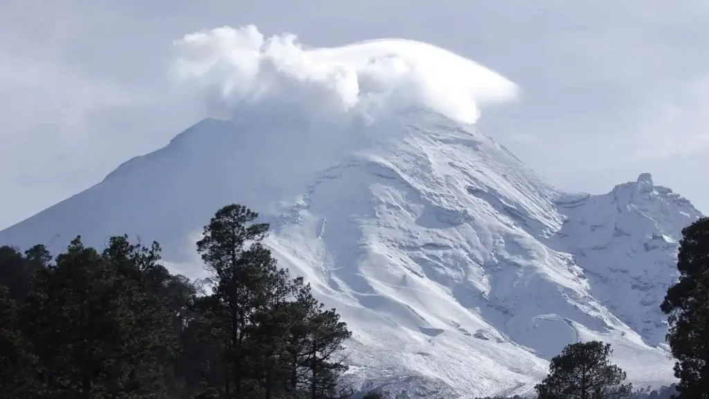 Alejandro Armenta anuncia accesos seguros al Ixta-Popo y La Malinche