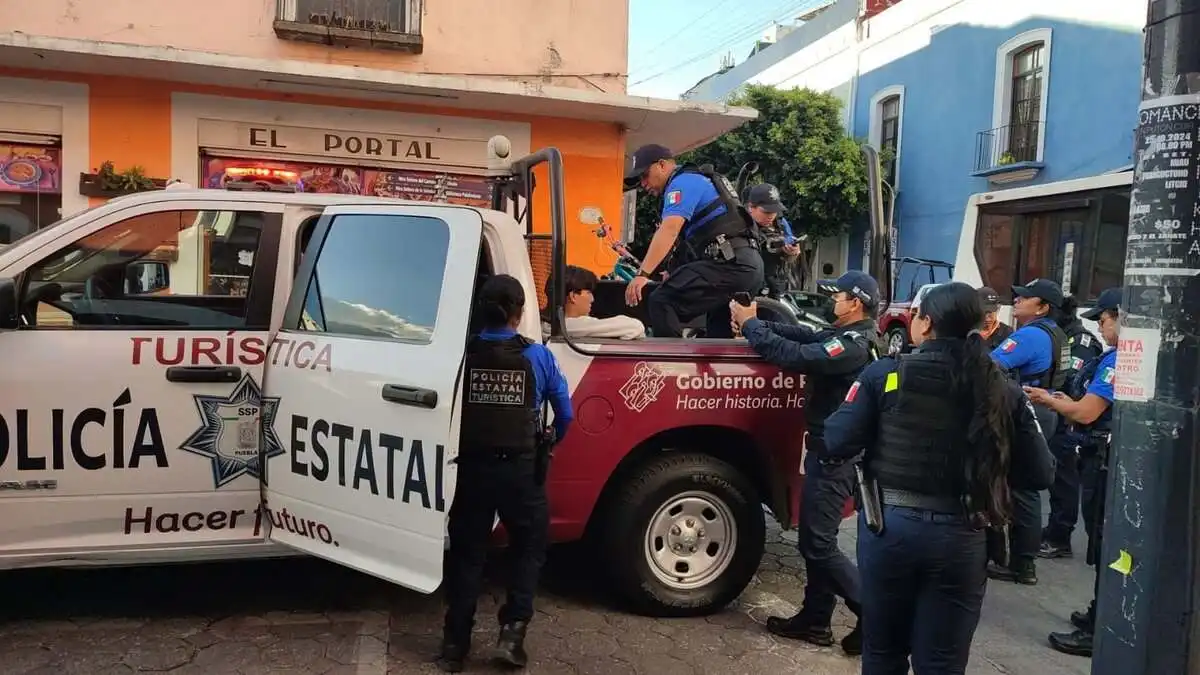 Policía Turística detiene a ladrón en el centro histórico de Puebla