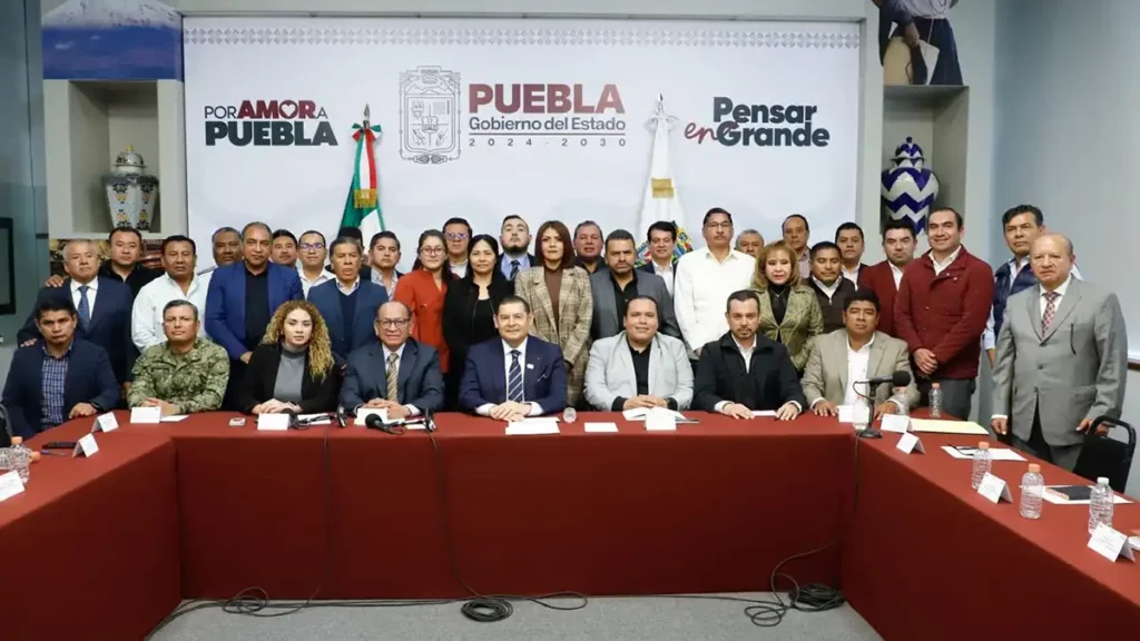 Alejandro Armenta se reúne con delegados de Gobernación