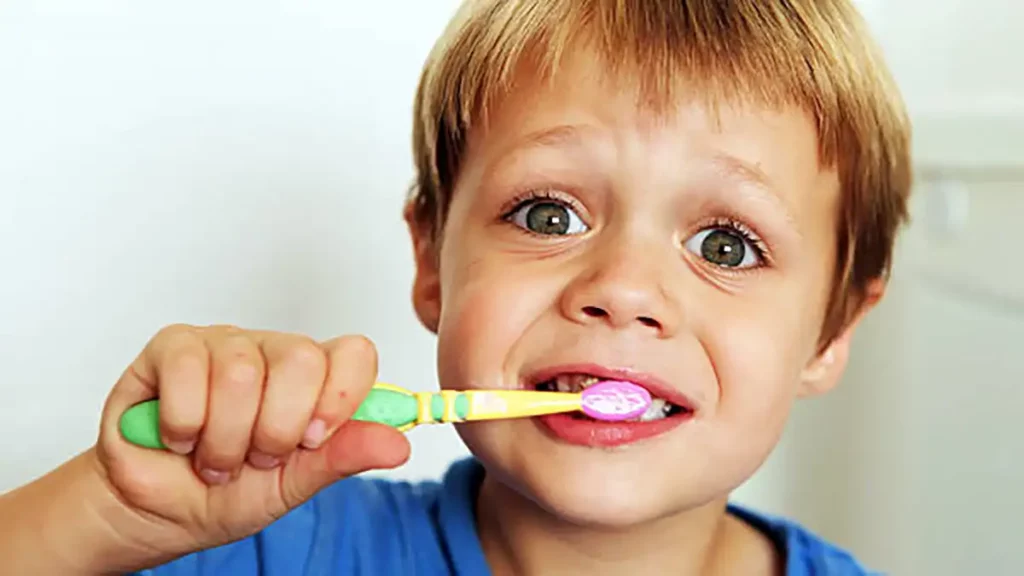 Cinco consejos para elegir la pasta dental adecuada para los niños