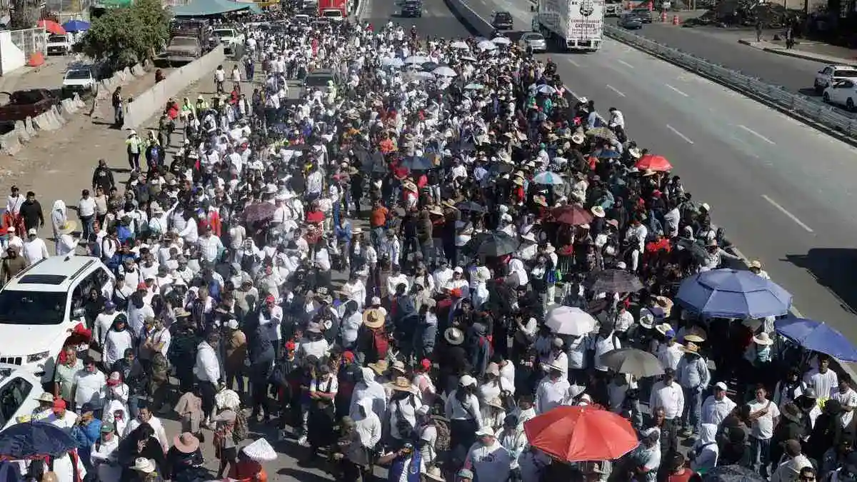 Bodegueros de Central de Abasto marchan para exigir seguridad