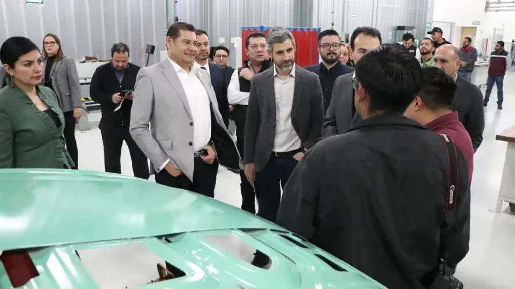 Líderes del proyecto Olinia visitaron centros de innovación en la capital y San José Chiapa, junto al gobernador Alejandro Armenta