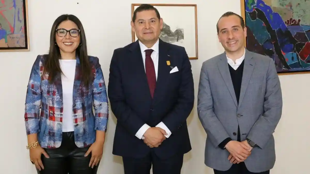 El gobernador de Puebla con el presidente y secretaria del PAN