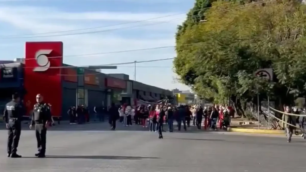 Manifestación de la 28 de Octubre desquicia el Bulevar 5 de Mayo