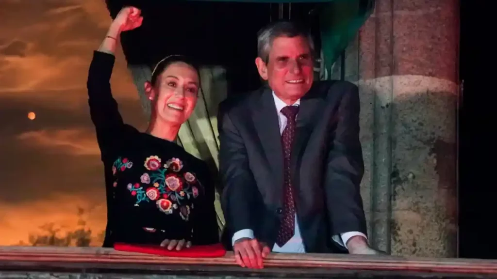 Claudia Sheinbaum y Jesús María Tarriba durante el grito del 15 de septiembre.