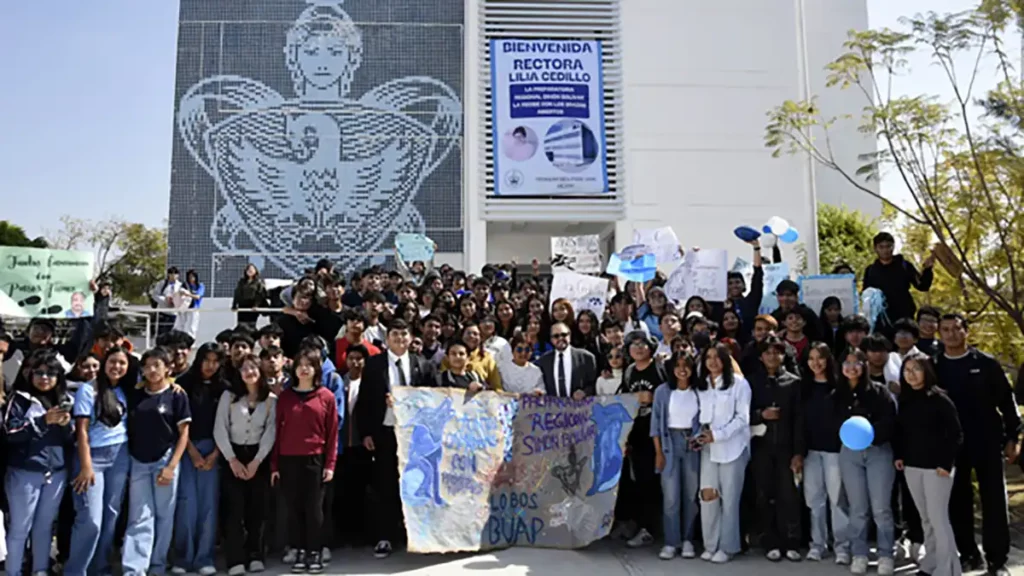 Rectora de la BUAP reconoce logros de la Preparatoria Regional Simón Bolívar