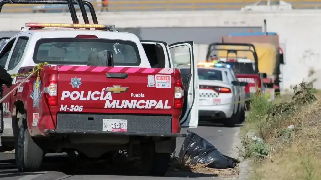 Cuerpo embolsado de una mujer fue ubicado en la autopista México-Puebla