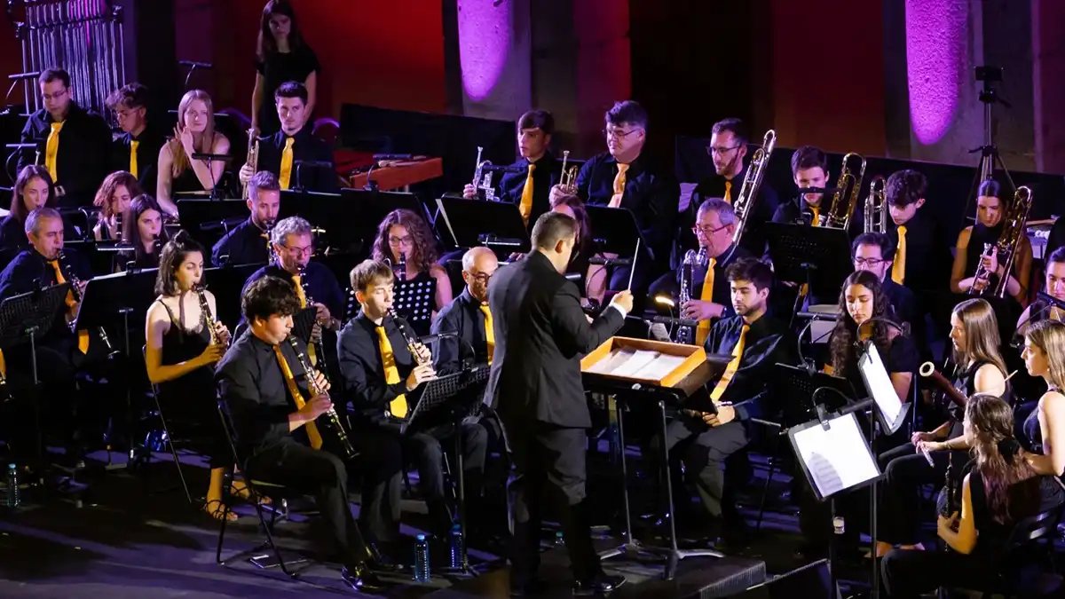 Con motivo del 25 aniversario del CECAMBA, Carlos Ramos Regidor dirigirá a la Banda Sinfónica de dicha institución durante el concierto debut