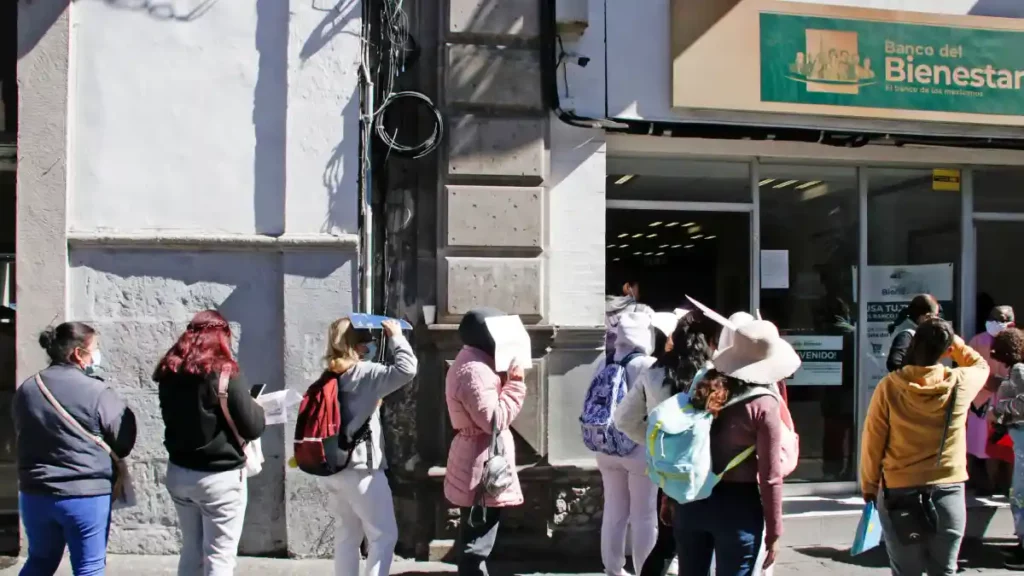 Beneficiarias y beneficiarios de las Becas Benito Juárez.